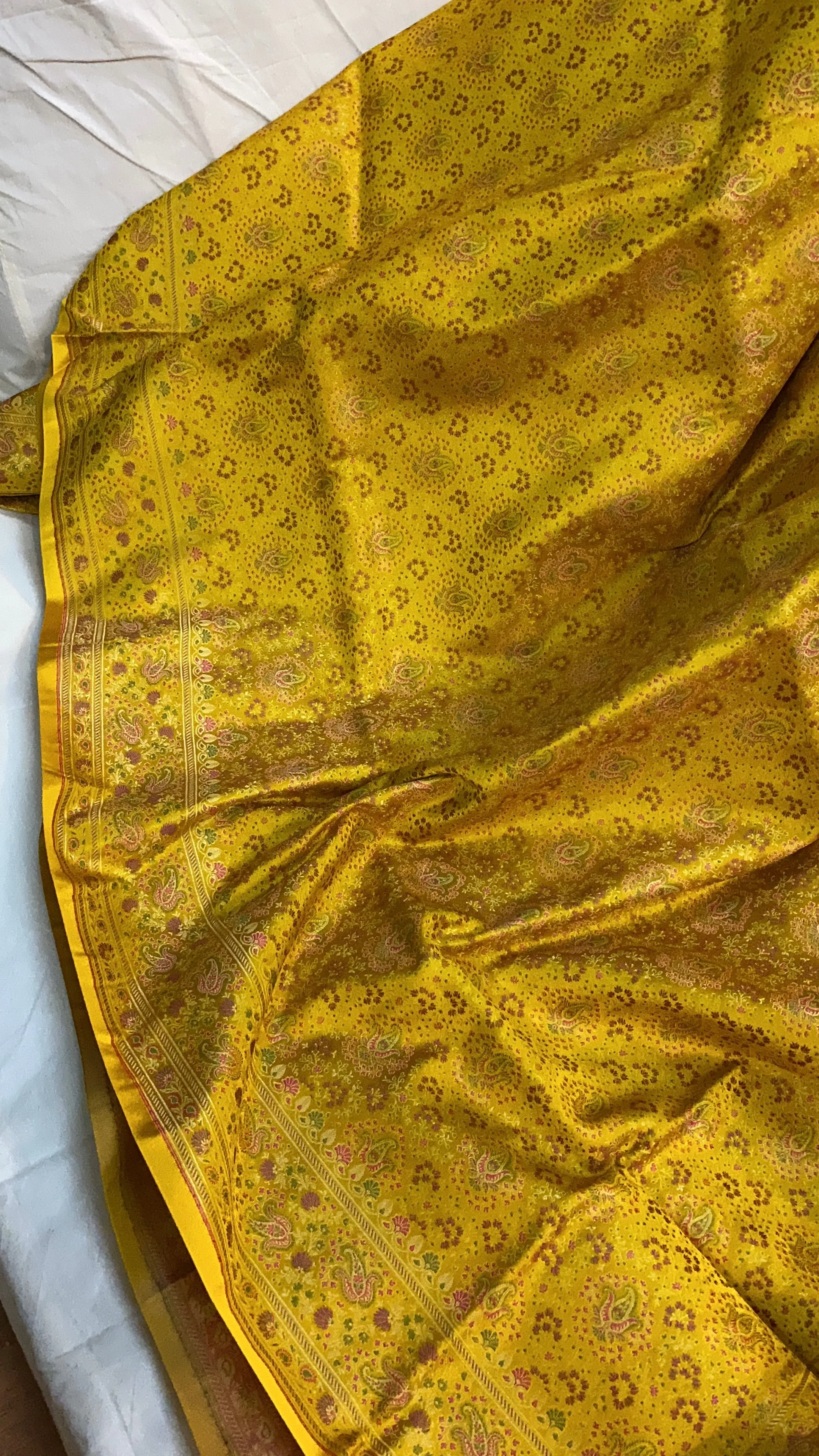 Exquisite Elegance: The Yellow Pure Silk Banarasi Saree