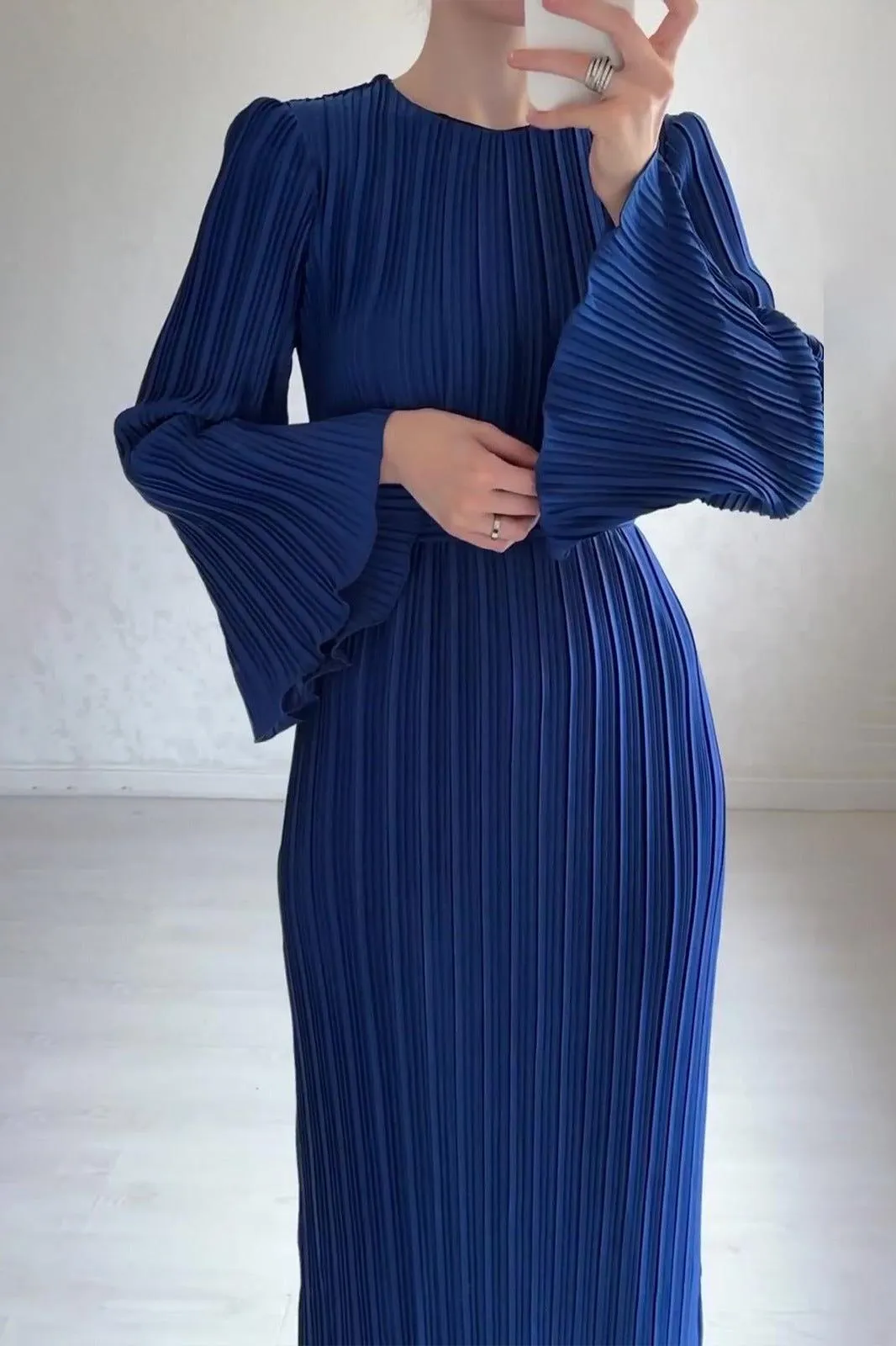 Trumpet sleeved slim long dress