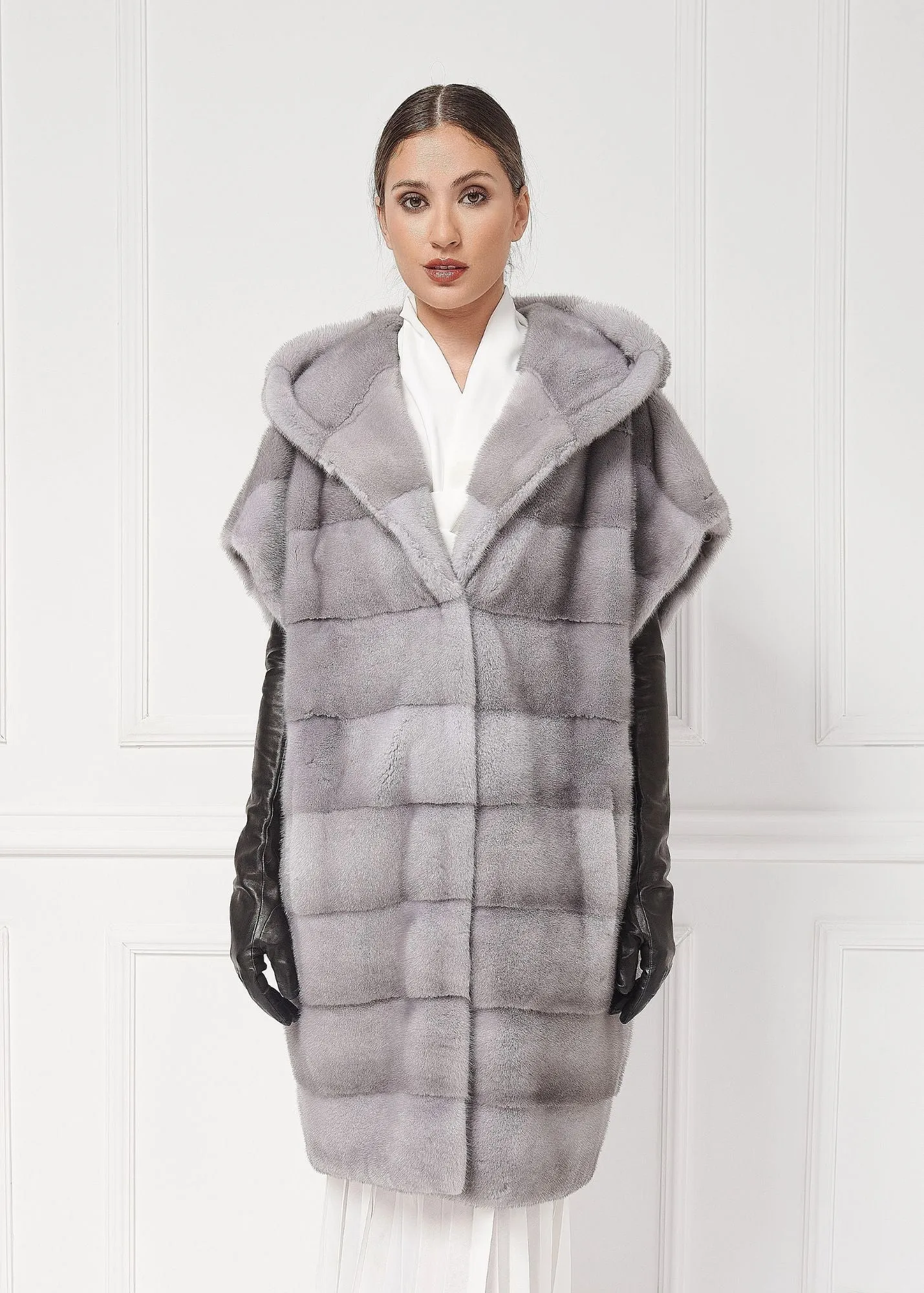 Vest with short sleeves and hood