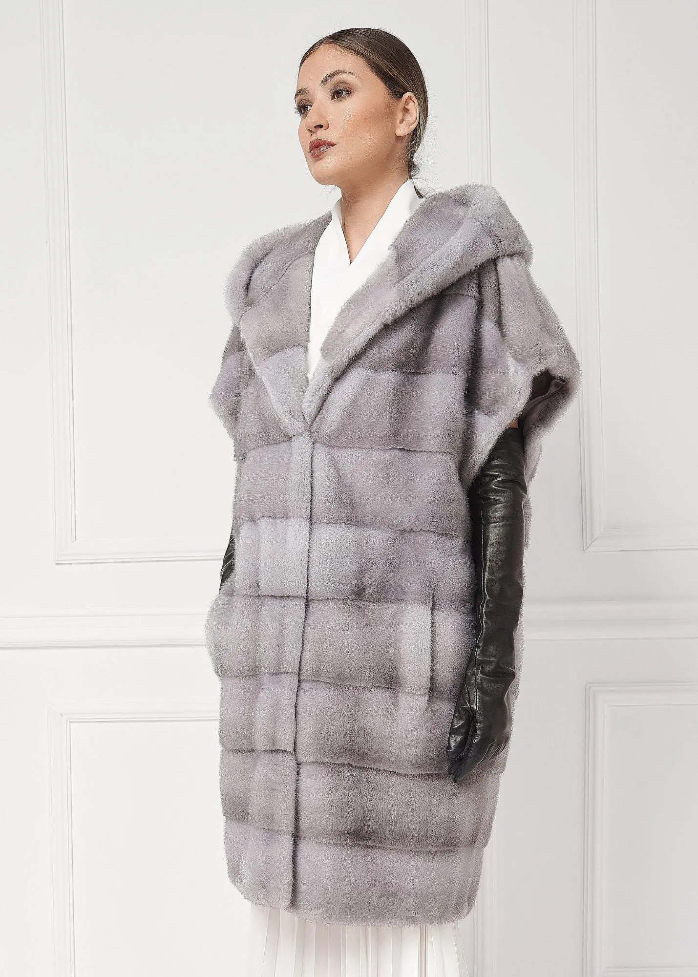Vest with short sleeves and hood